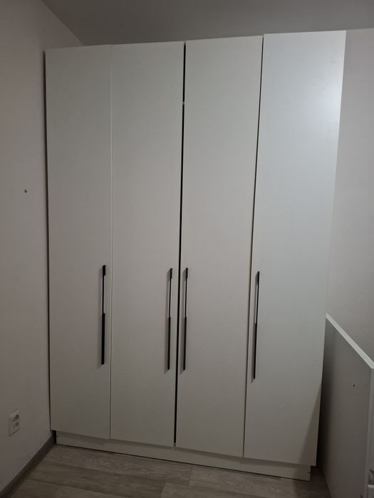 Шкаф четырехдверный