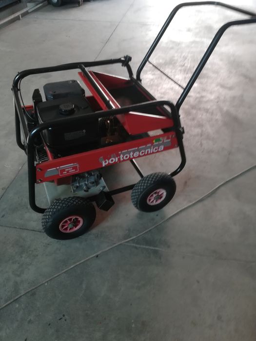 Бензинова водоструйка