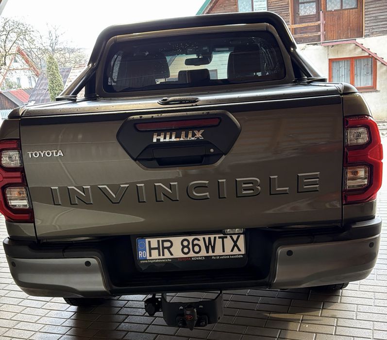 Toyota hilux invincible