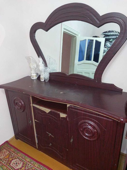 Шкаф, трюмо сотилади