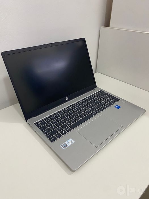 HP laptop Intel CORE 5 120U 8/512