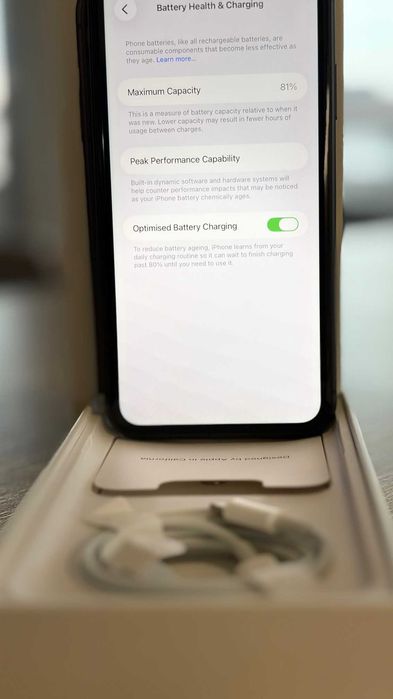 iPhone 11, 128 GB / negru / 81% - stare foarte bună