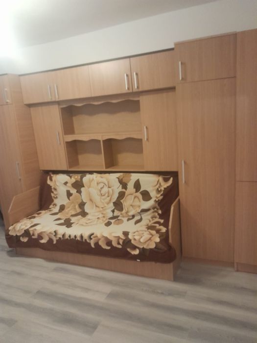 Garsoniera de inchiriat în beius nou renovata recent cu mașina de spălat aragaz frigider