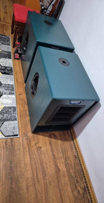 Vând subwoofer .