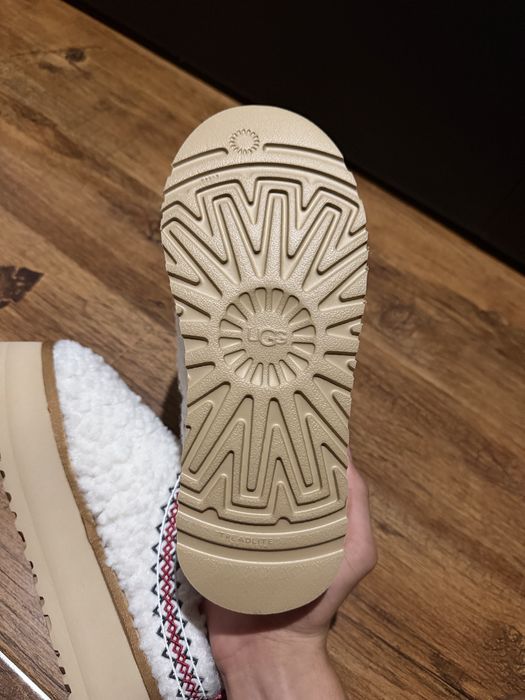 Ugg Tazz blana