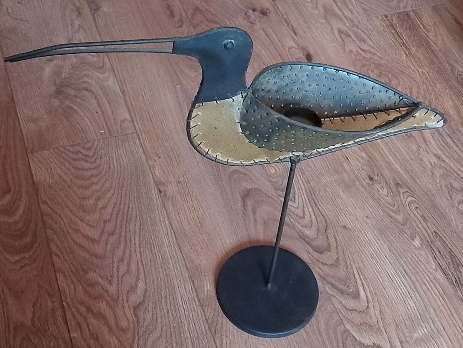 Метален свещник.