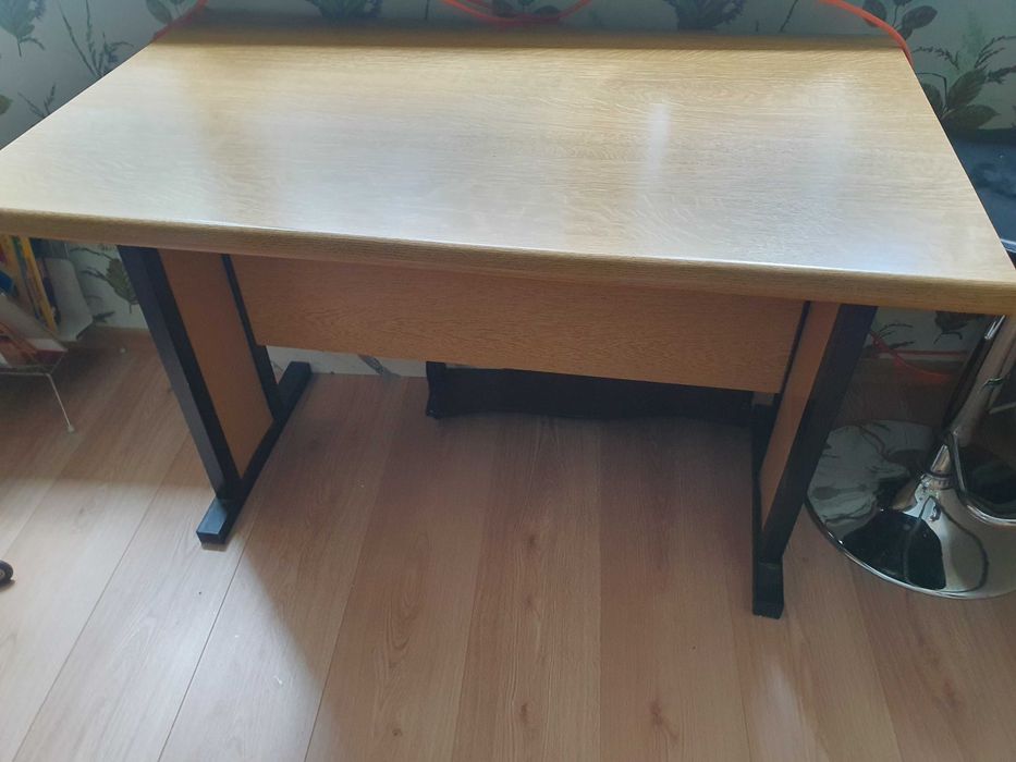 Чин/бюро/ за компютър,легло и ракла