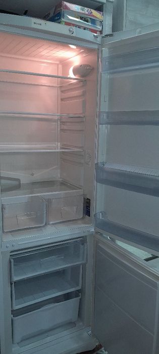 Продам холодильник indesit