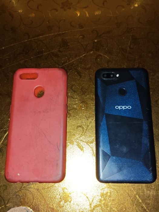 2 телефона Самсунг и оппо