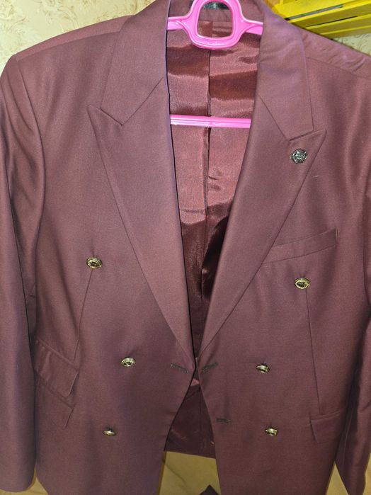 Мужские костюмы в отличном состоянии