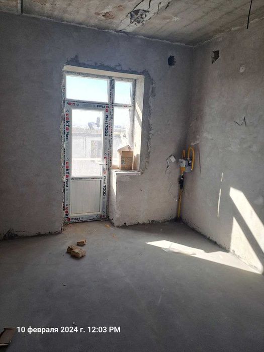 UY SOTILADI Temir Yo'l Bolnisa oldida