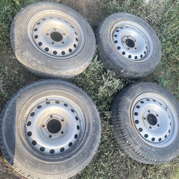 Шины 205/70 r16 зимные вместе с дисками