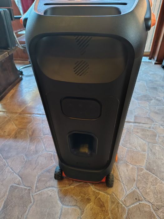 Продавам Аудио система JBL Partybox 710