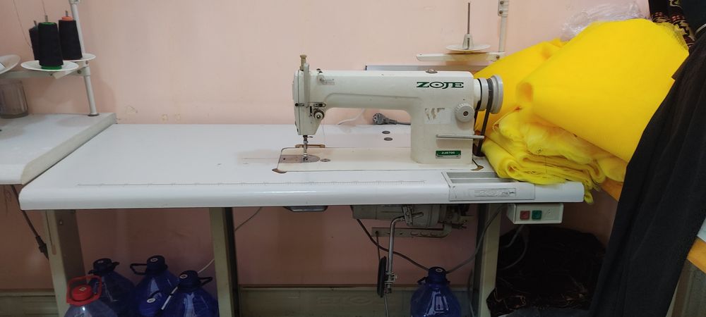 Зоже тикув машинкаси сотилади