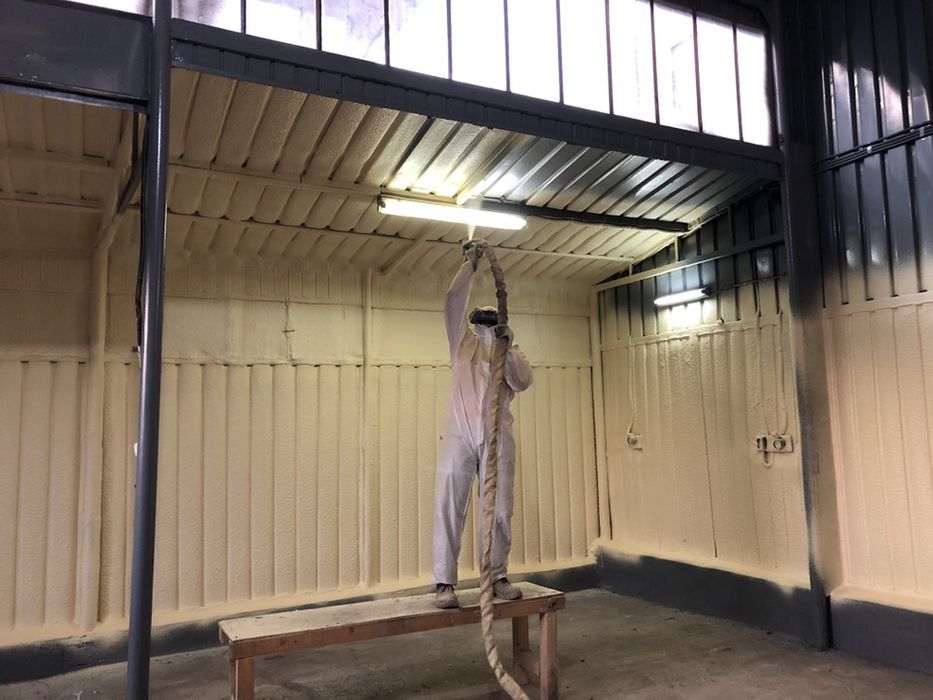 Izolatie Spuma Poliuretanica acoperiș si pod. Firma+Garanție 20 ani.