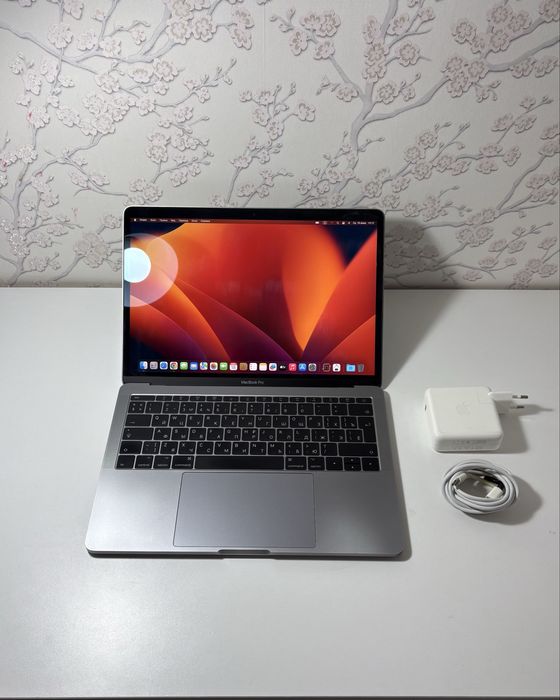 MacBook Pro 13 2017  / отличное состояние/макбук про