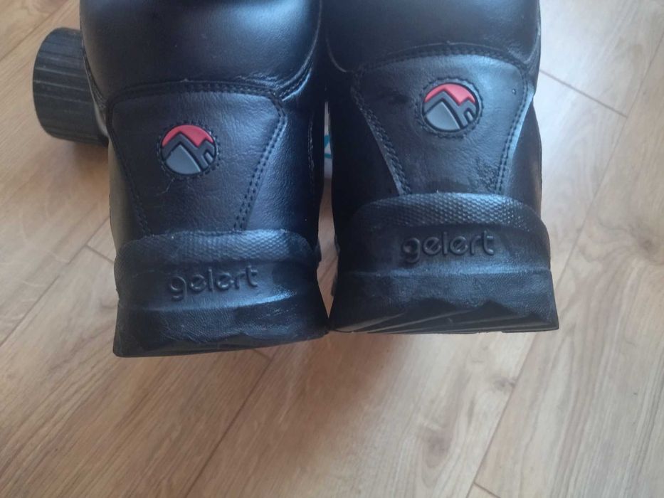 Продавам маркови зимни туристически обувки