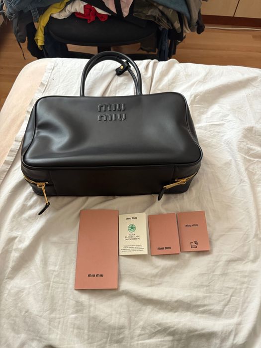 Оригинална чанта Miu Miu от естествена телешка кожа.