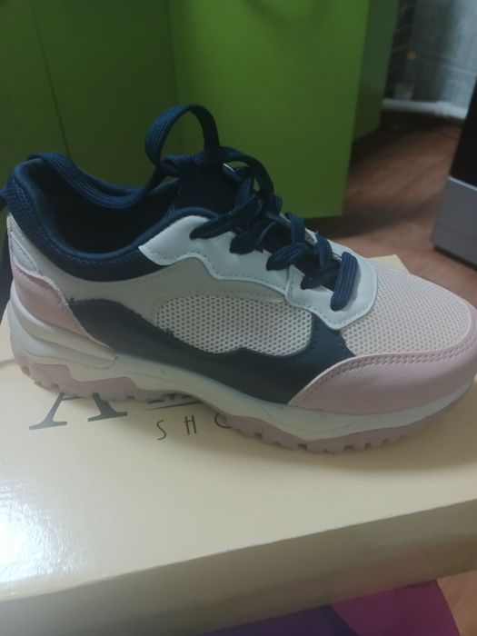 Продам кроссовки ,новые