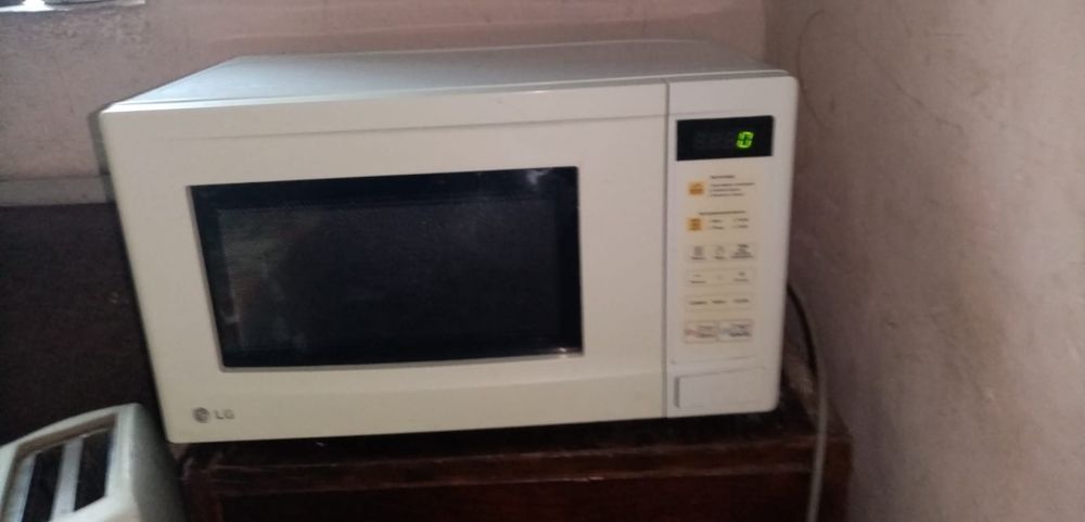 Продаю микроволновую печь  бу