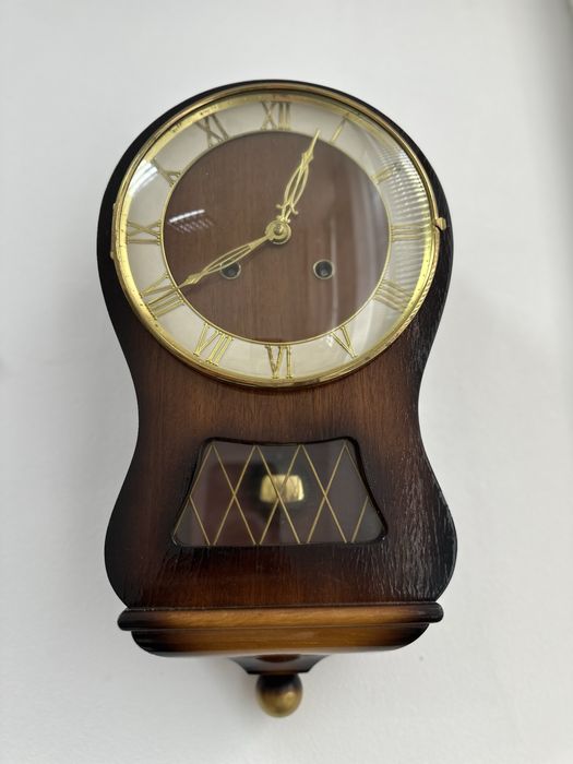 Стенен часовник HERMLE