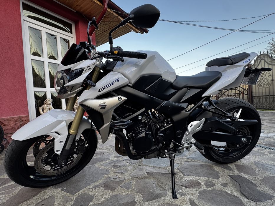 Suzuki GSR750 2013