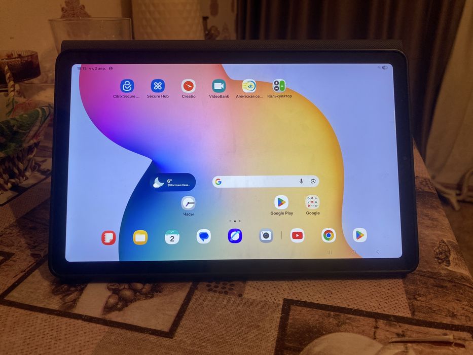 Продам срочно новый планшет с чехлом