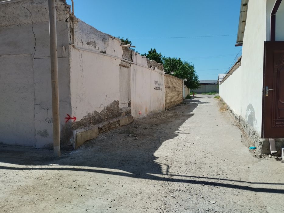 КОГОН,Шахар , Вохрни олдида катта Уй сотилади ,