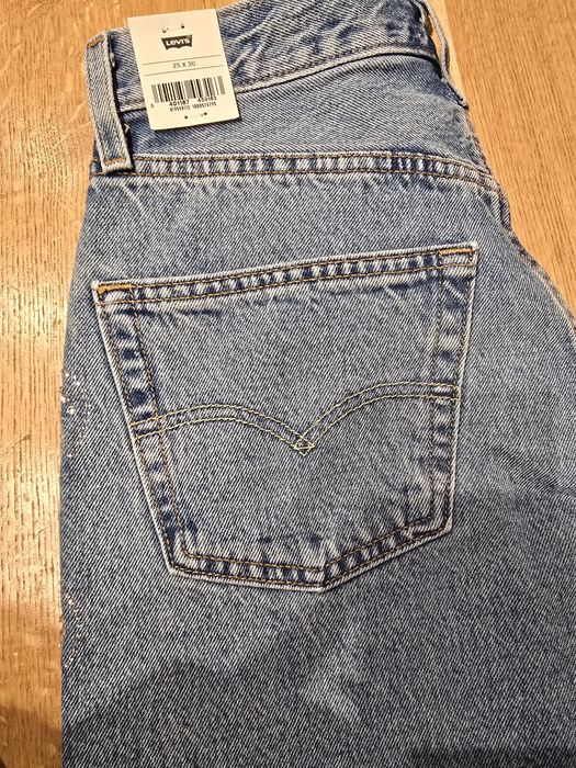 Blugi Levi's colecția Beyonce