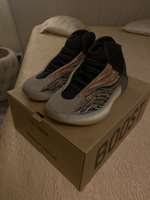 Vand Yeezy Qntm.