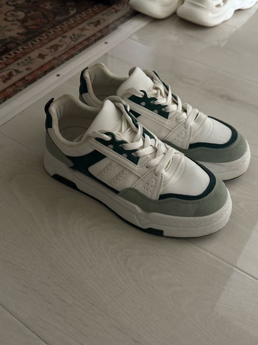 Продам кроссовки