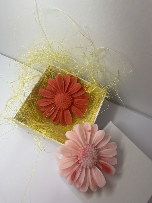 ПОДАРЪЦИ! Ръчно изработени ароматни свещи, глицеринови сапунчета и по