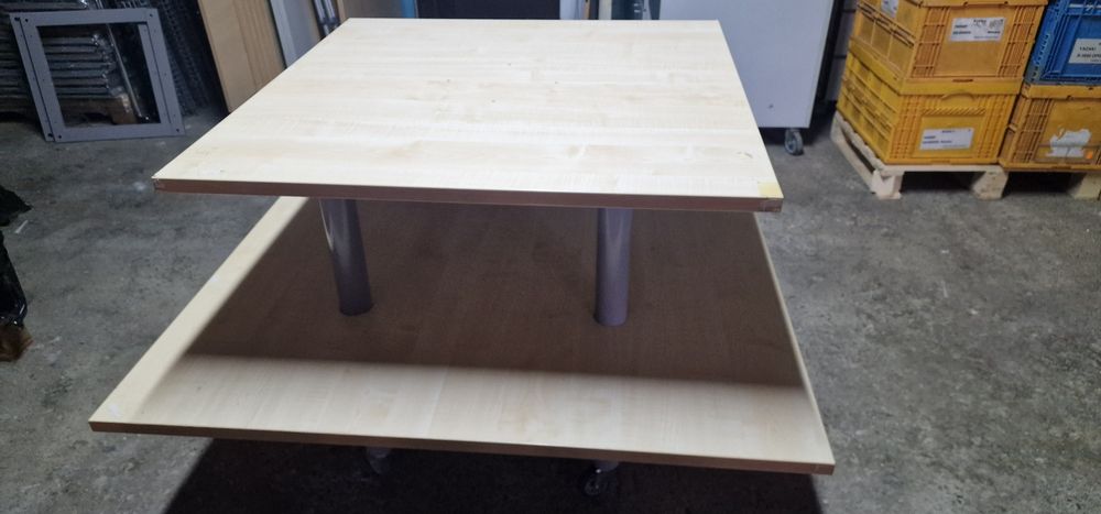 Masa magazin haine expunere textile