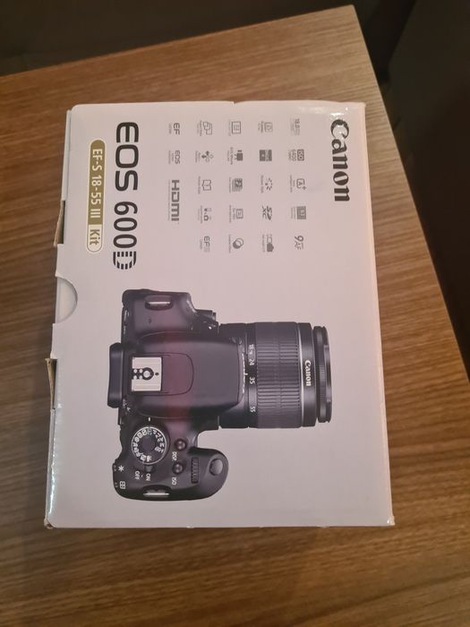 Canon EOS 600D + EF-S 18-55mm III + Case Logic + Пълен комплект