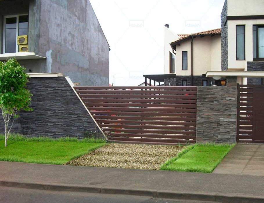 Garduri din panouri stil jaluzele, sipca metalica, tabla, plasa si BCA