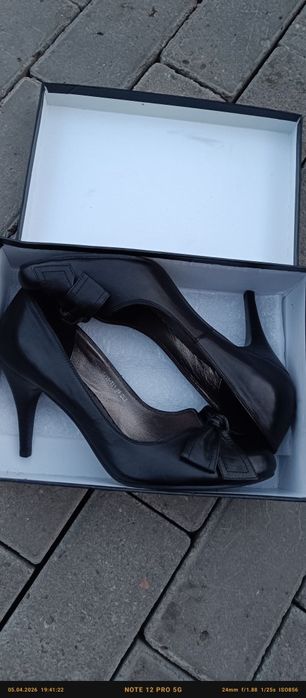 Продам черные туфли