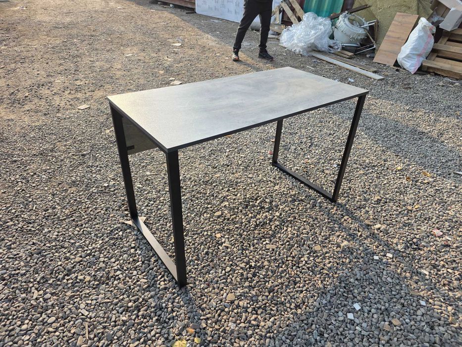 dars qilsh uchun stol ofis va uy uchun