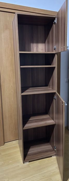 Corp de mobila vertical tip soldat