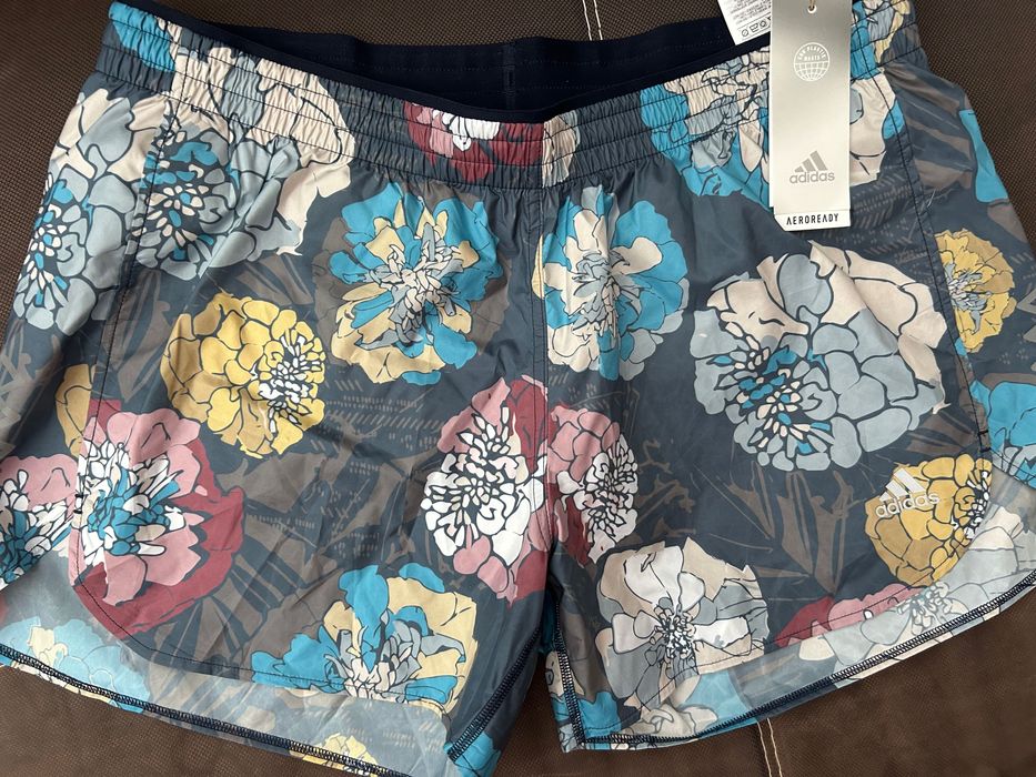 Спортни шорти / къси панталони/ Adidas, закупени от Англия