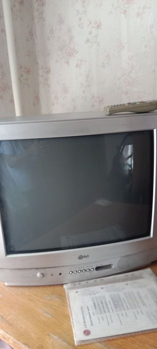 Телевизор LG, модель Кореи cf 21s32. Сохранены документы,