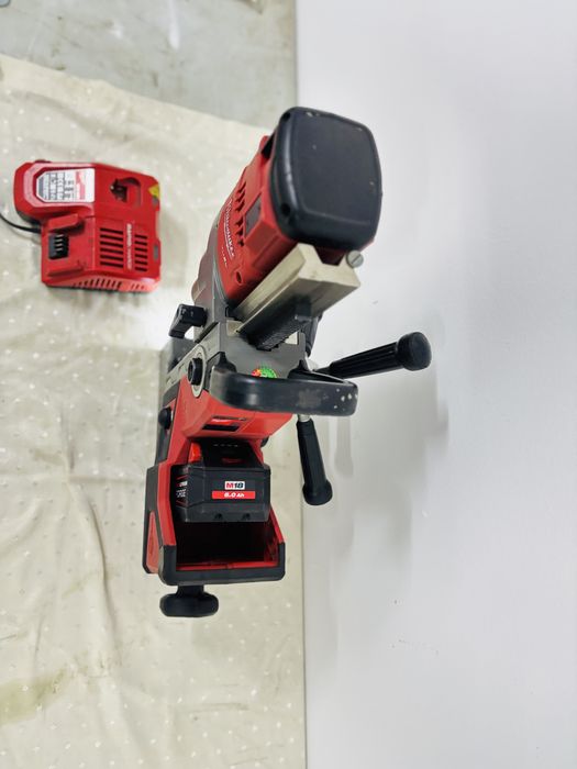 Masina de gaurit cu talpa magnetica Milwaukee M18 FMDP