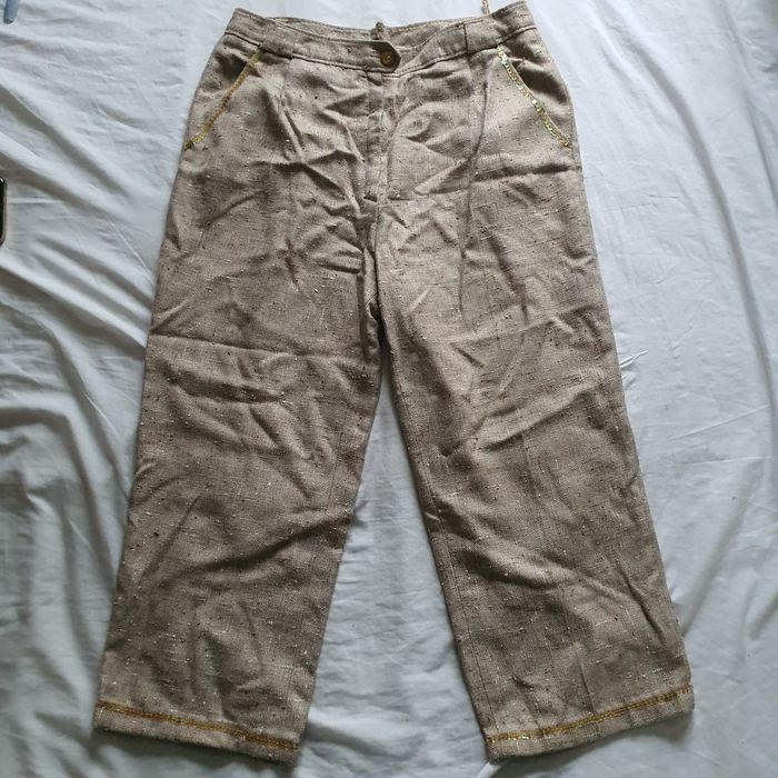 Pantaloni bej trei sferturi