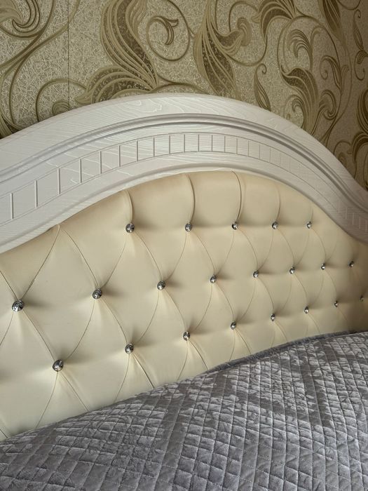 Красивая кровать