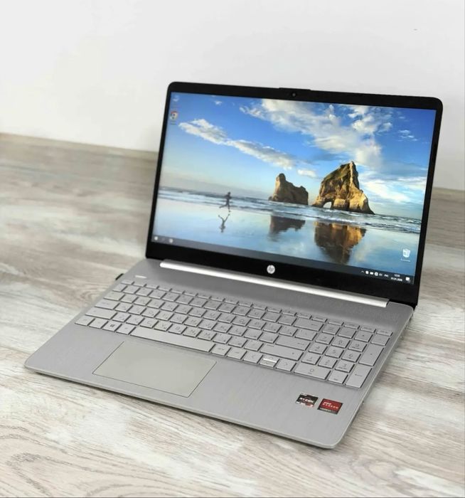 Продам ноутбук новой модели в полном комплекте