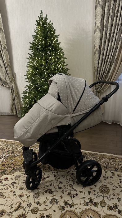Продам фирменную коляску. Польша.