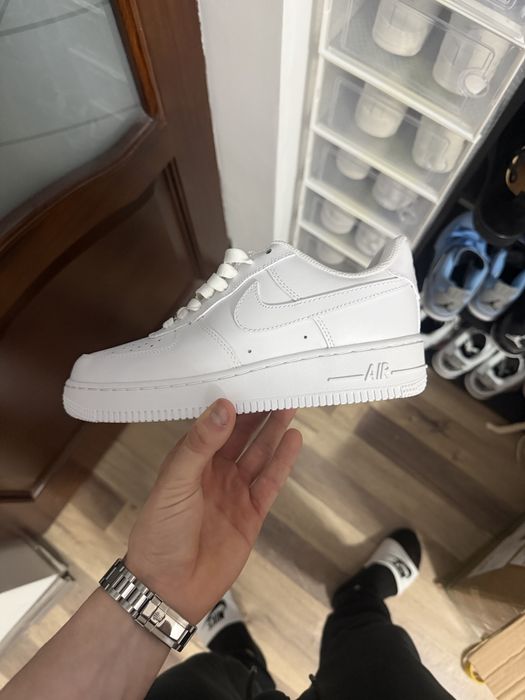 Adidasi nike nepurtati