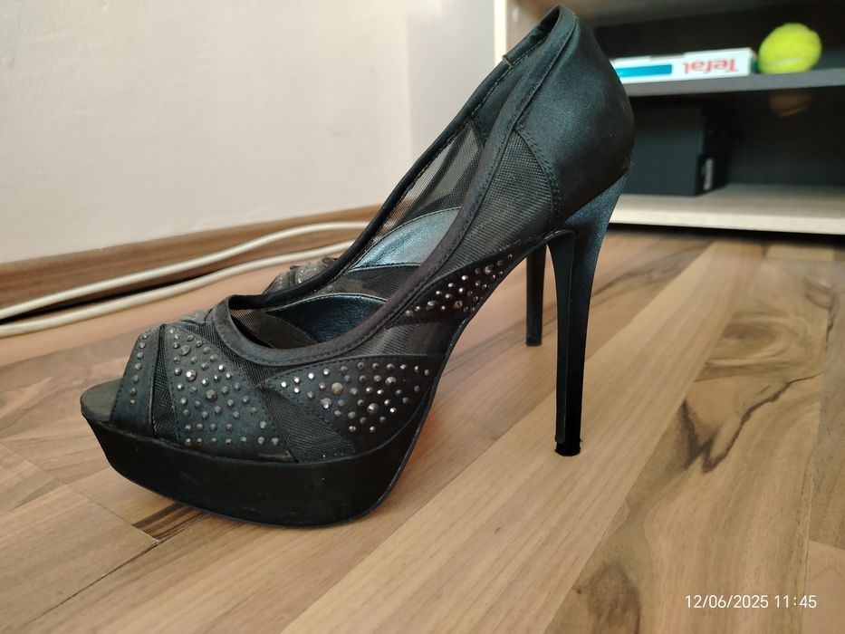 Дамски сандали на ток