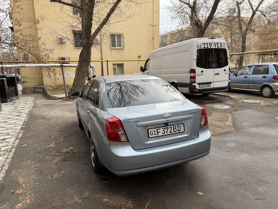 Продам ласетти чистую