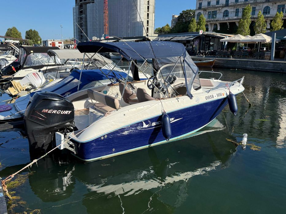 Quicksilver Commander 600 + motor 150 CP