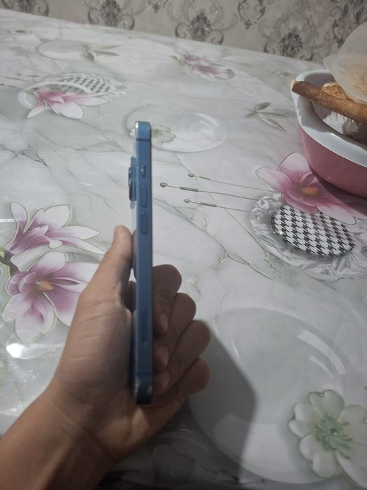 Продам айфон 13зади разбито